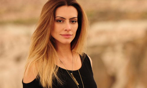 Foto da atriz e cantora Cléo Pires